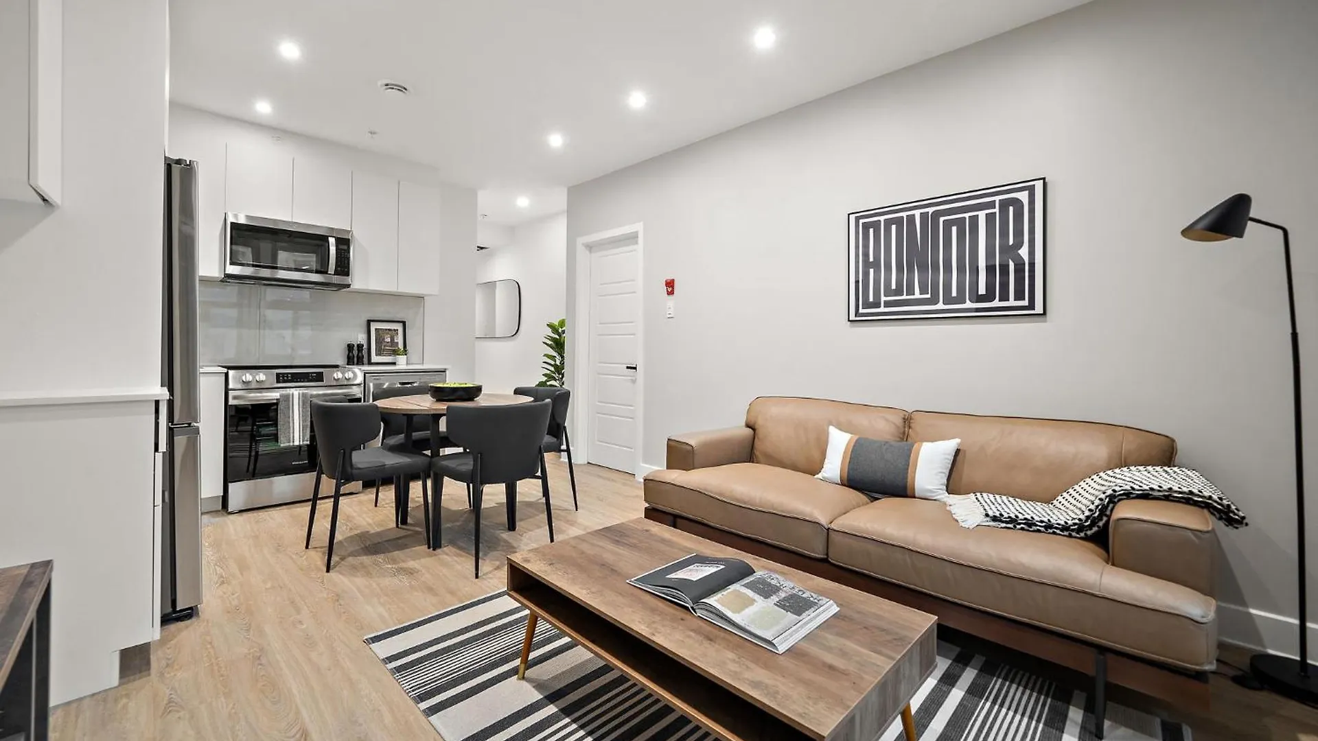 Hotel 511 Place D'Armes Luxury Apartments Montreal