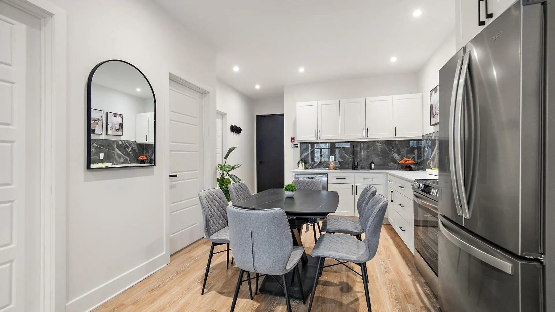Hotel 511 Place D'Armes Luxury Apartments Montreal