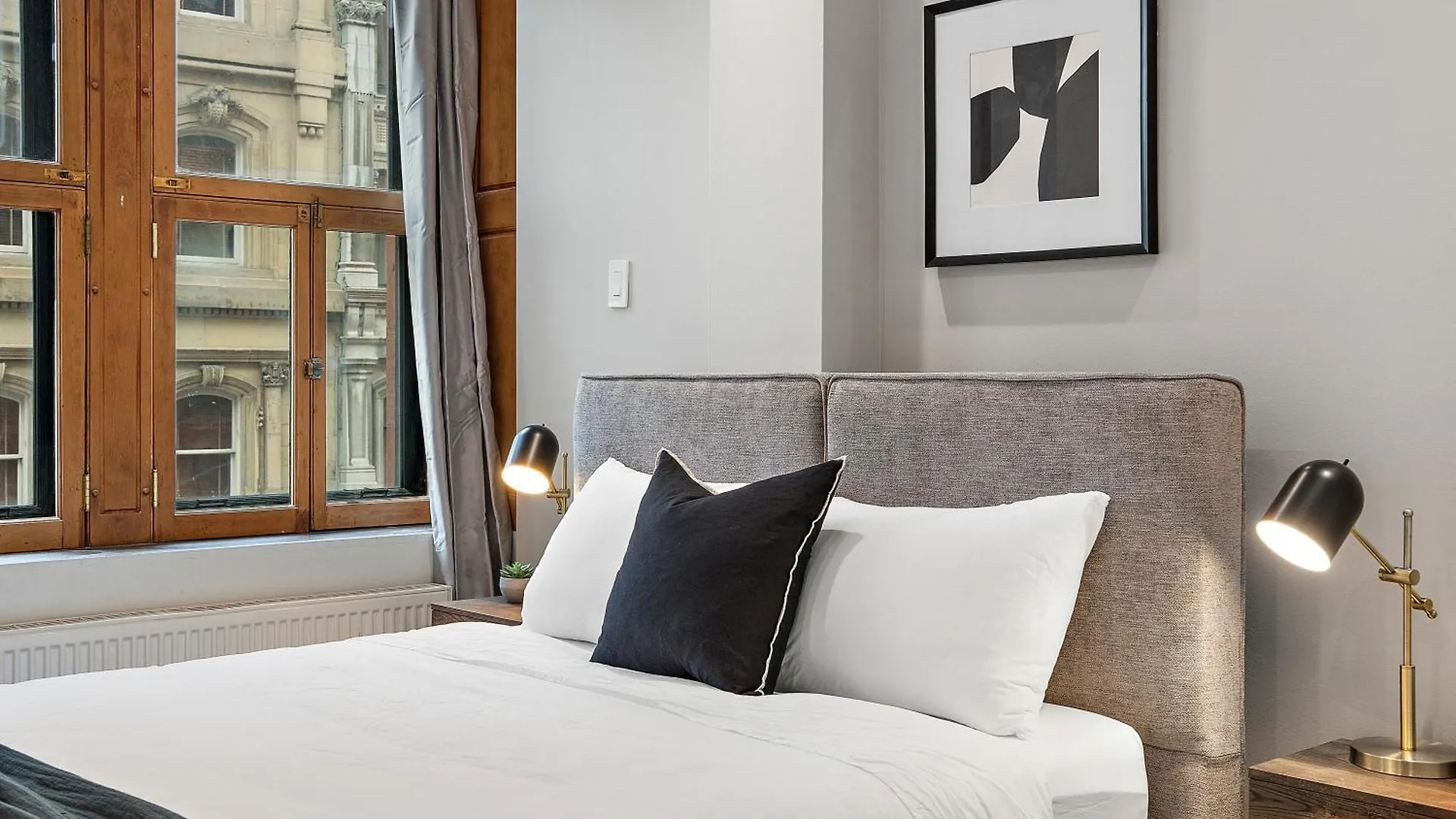 Hotel 511 Place D'Armes Luxury Apartments Montreal