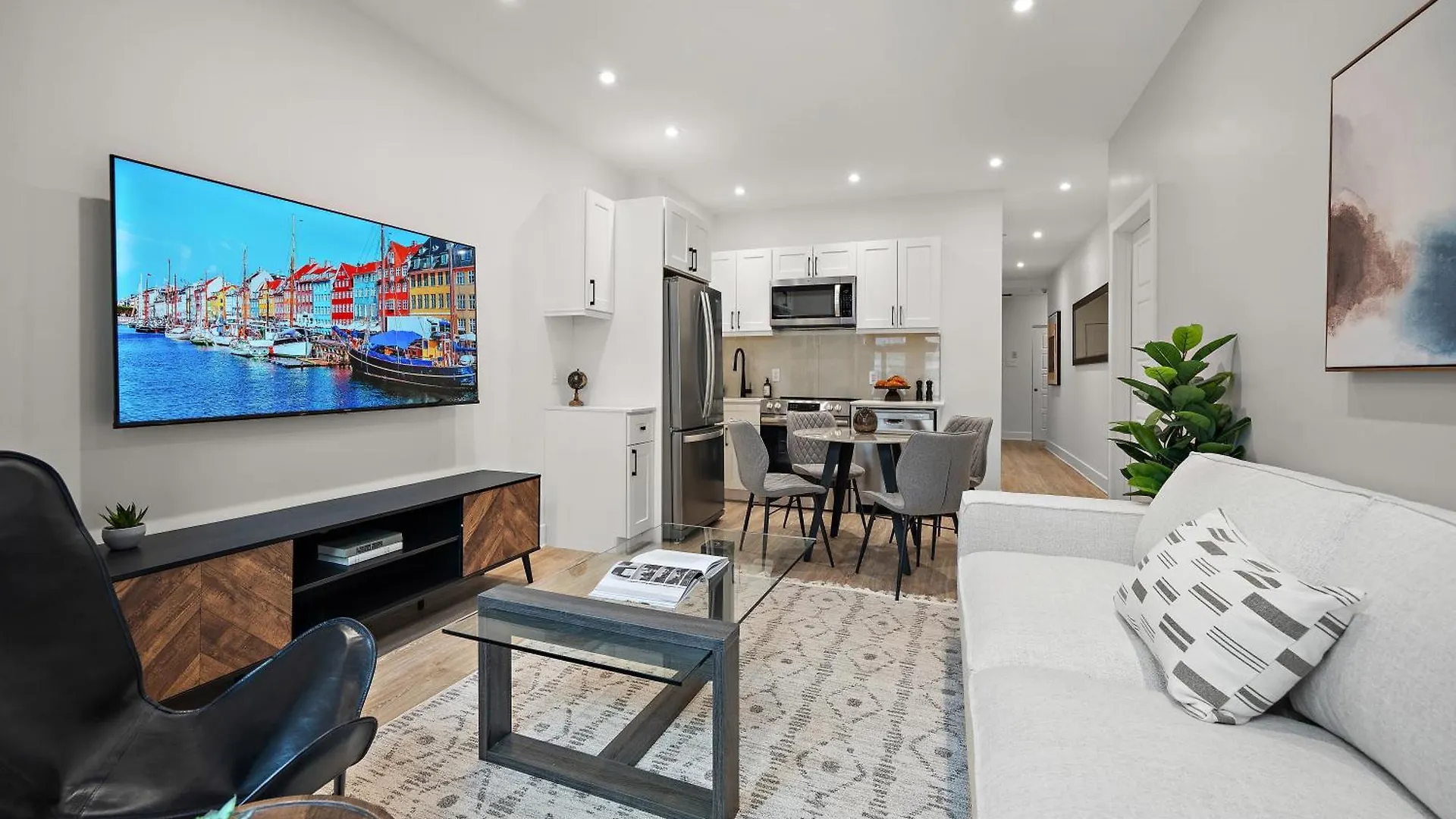 Hotel 511 Place D'Armes Luxury Apartments Montreal 0*,  Canada
