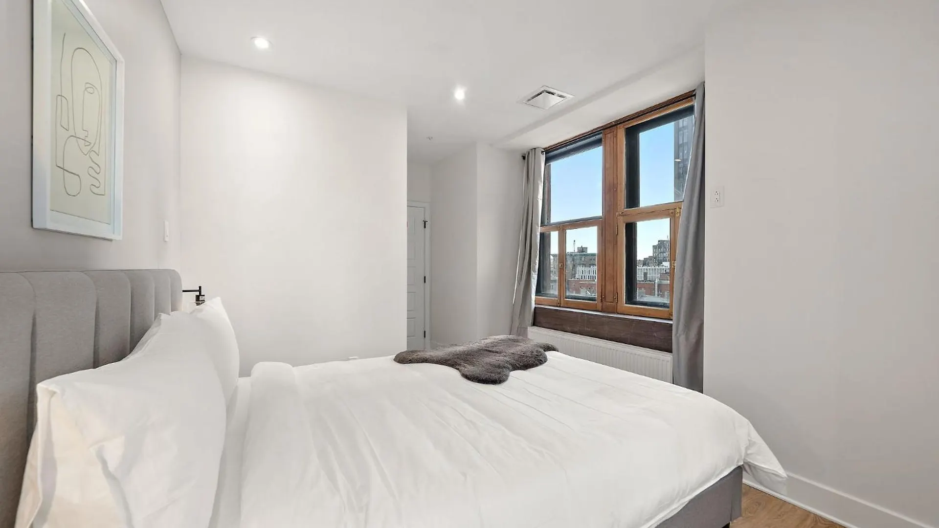 Hotel 511 Place D'Armes Luxury Apartments Montreal