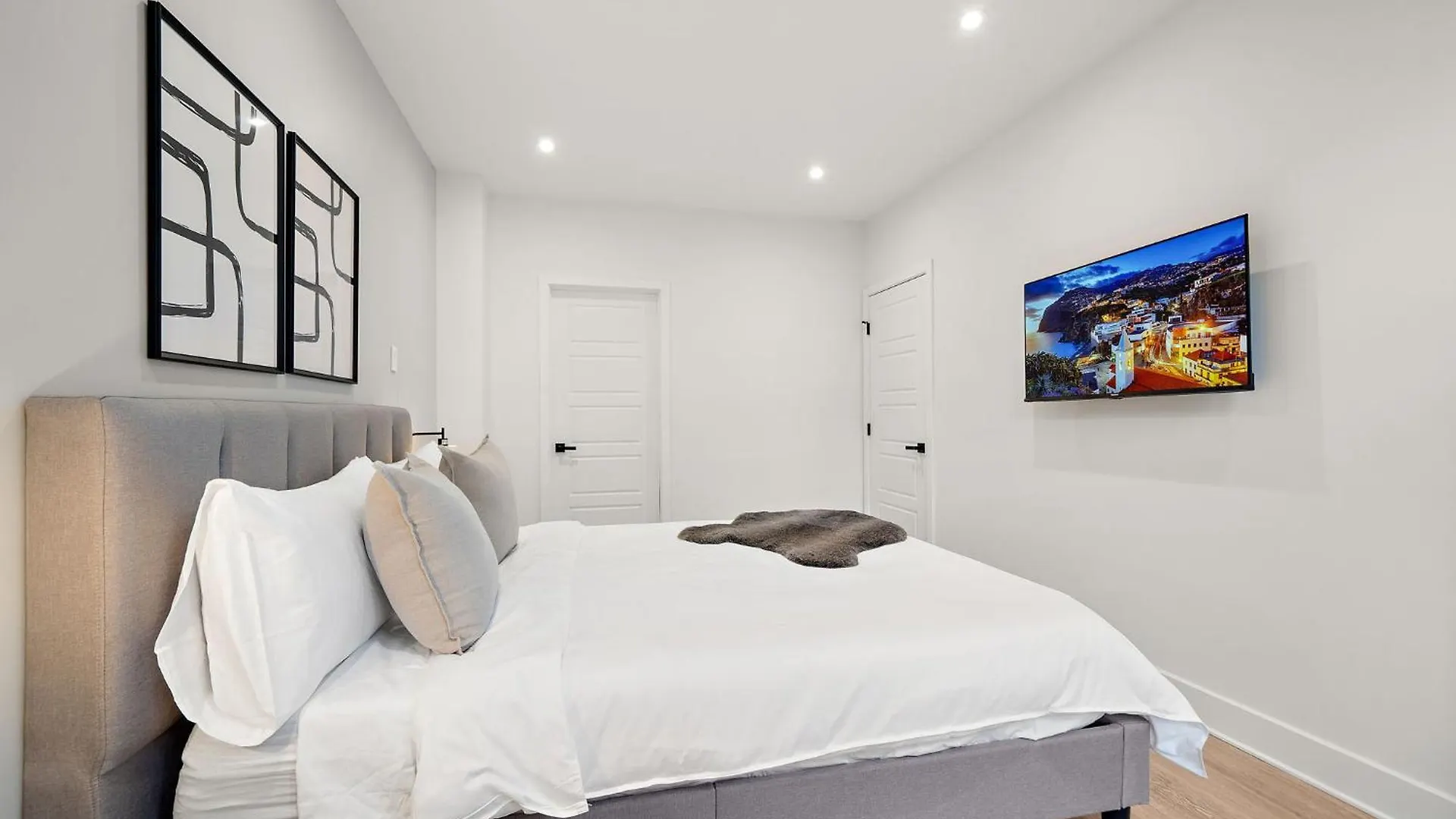 Hotel 511 Place D'Armes Luxury Apartments Montreal