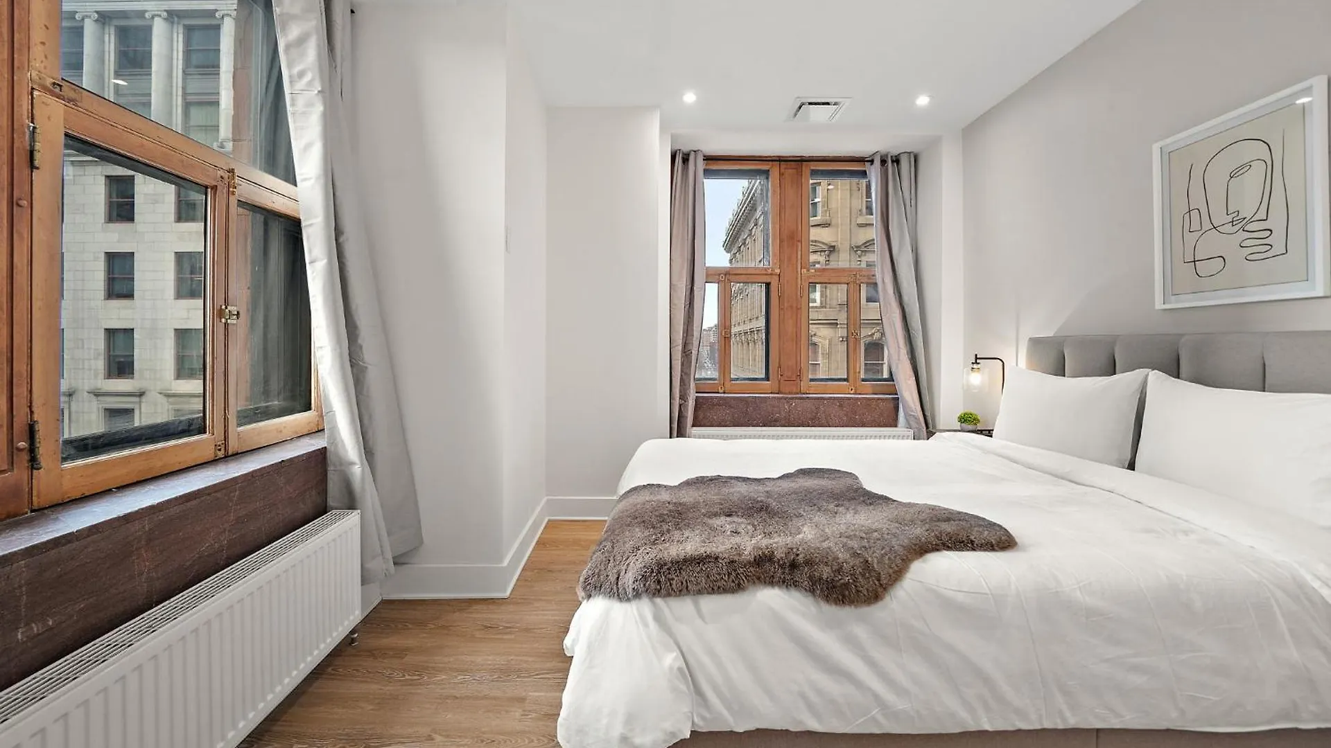 Hotel 511 Place D'Armes Luxury Apartments Montreal 0*,