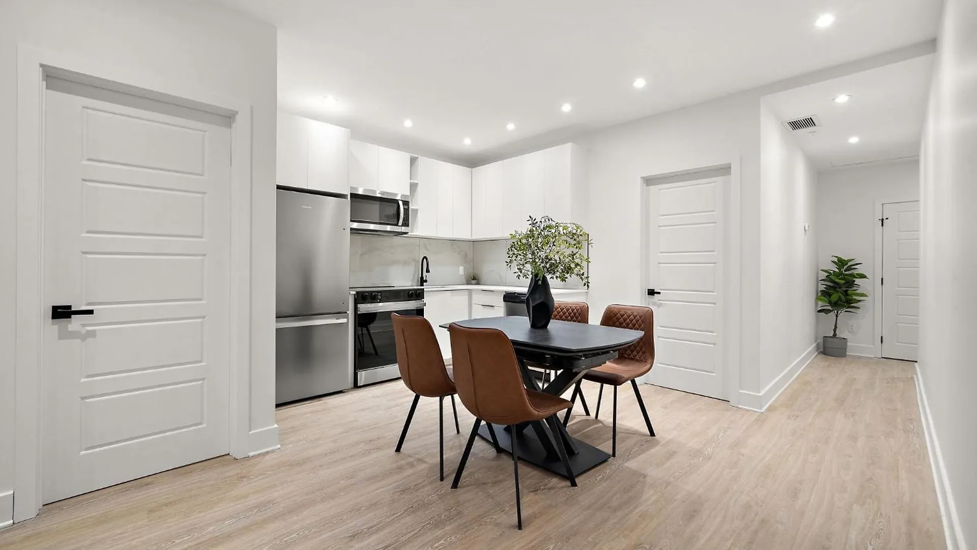 Hotel 511 Place D'Armes Luxury Apartments Montreal