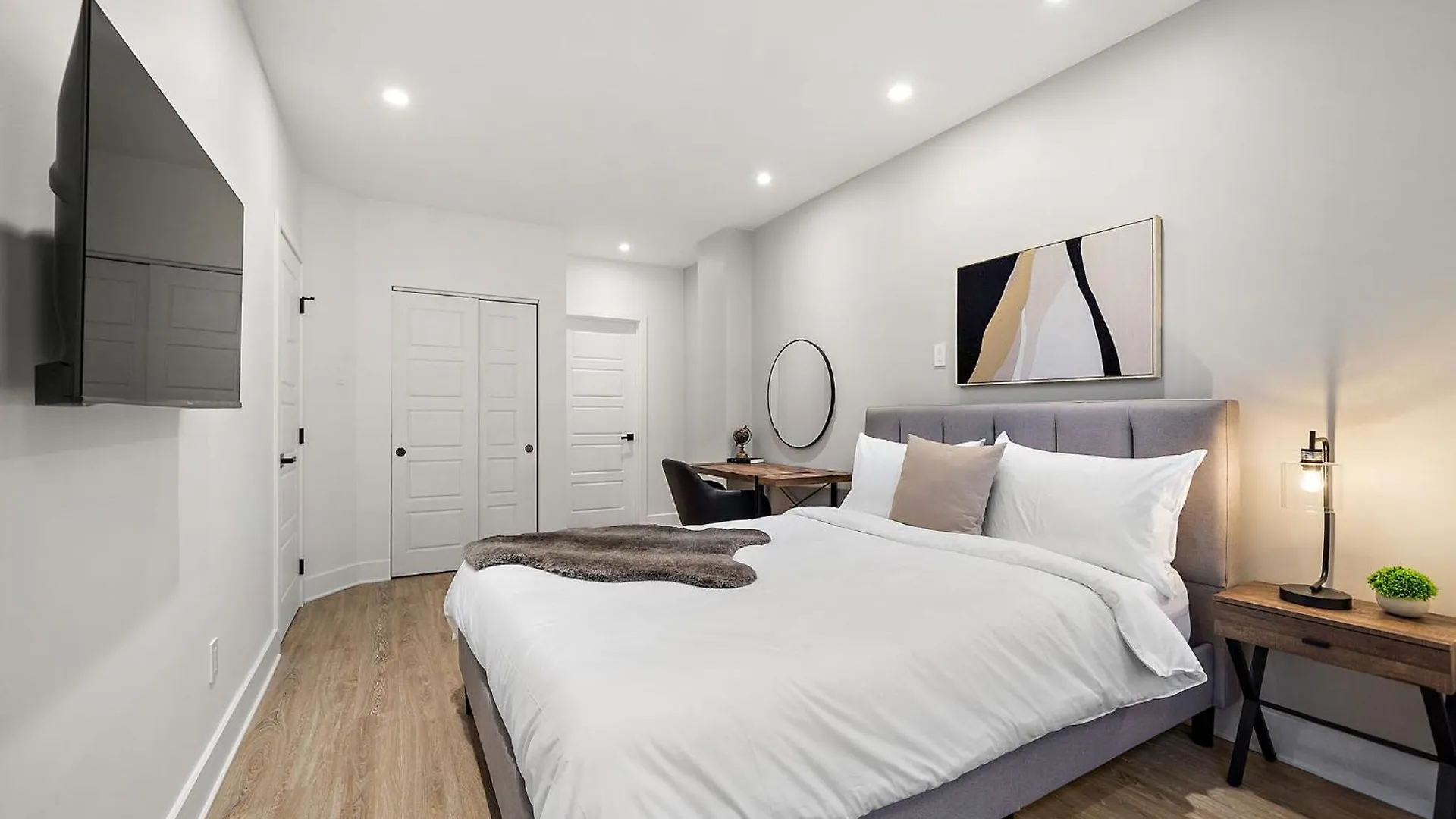 Hotel 511 Place D'Armes Luxury Apartments Montreal Canada