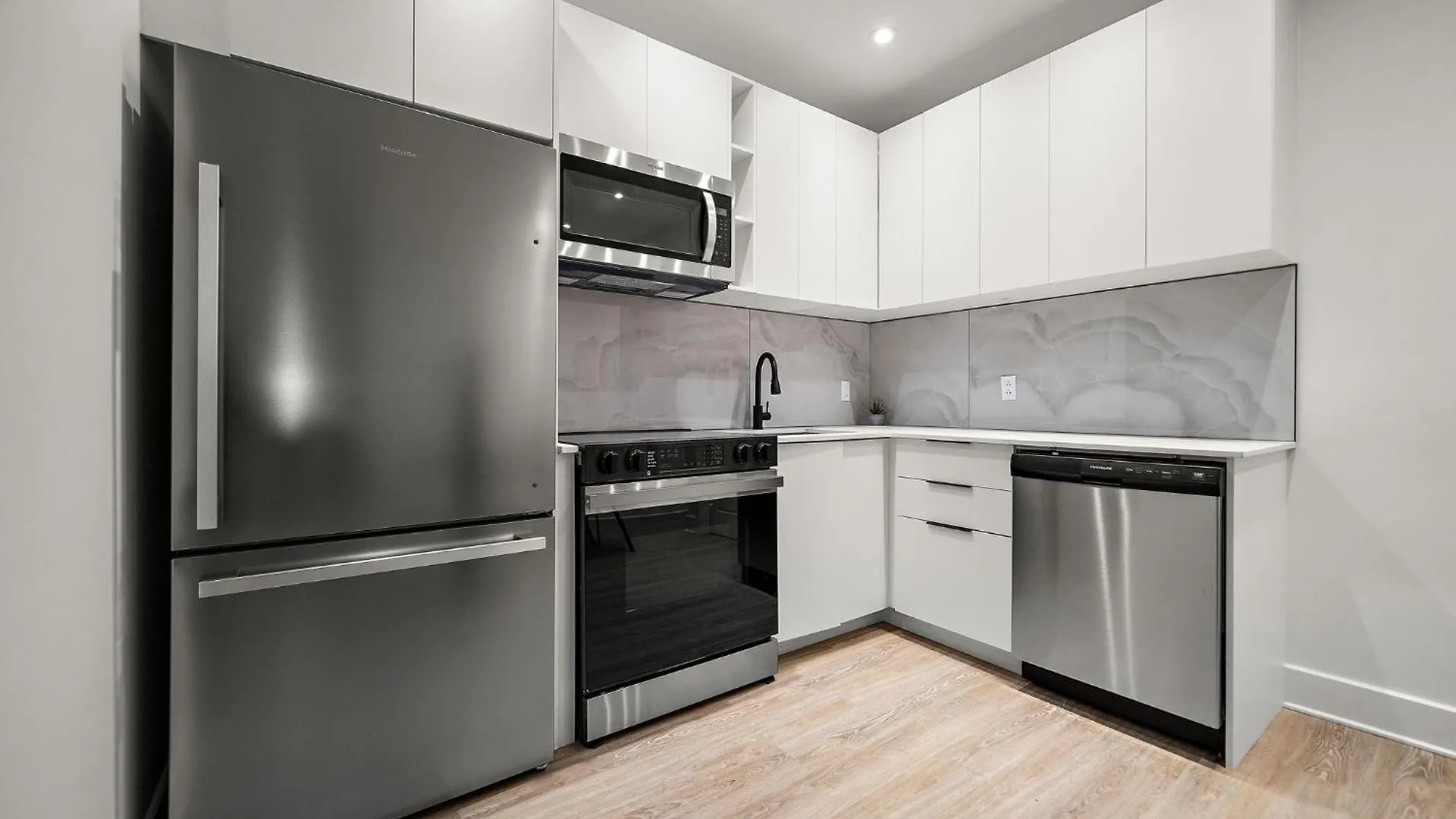 Hotel 511 Place D'Armes Luxury Apartments Montreal 0*,