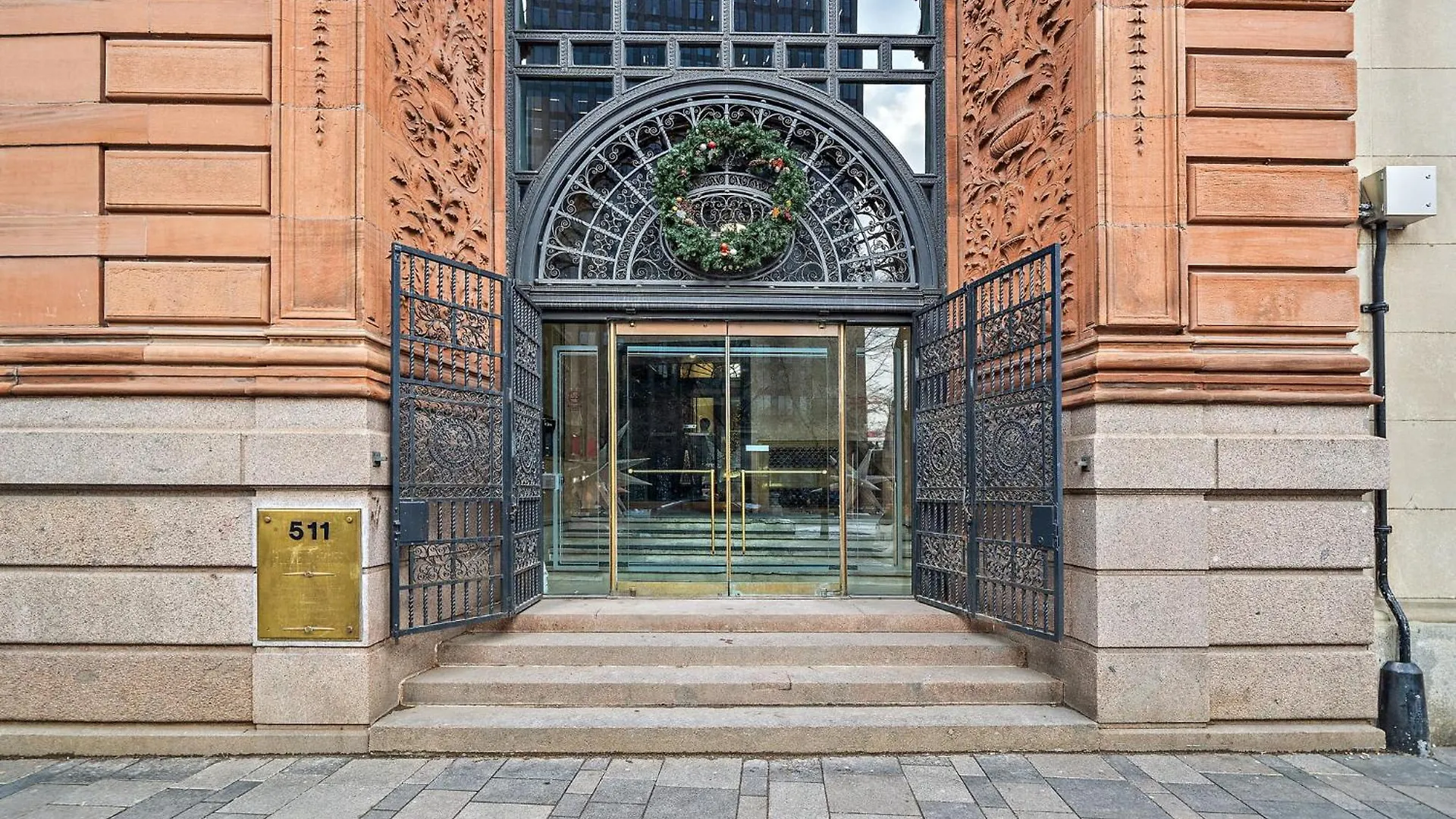 Hotel 511 Place D'Armes Luxury Apartments Montreal Canada