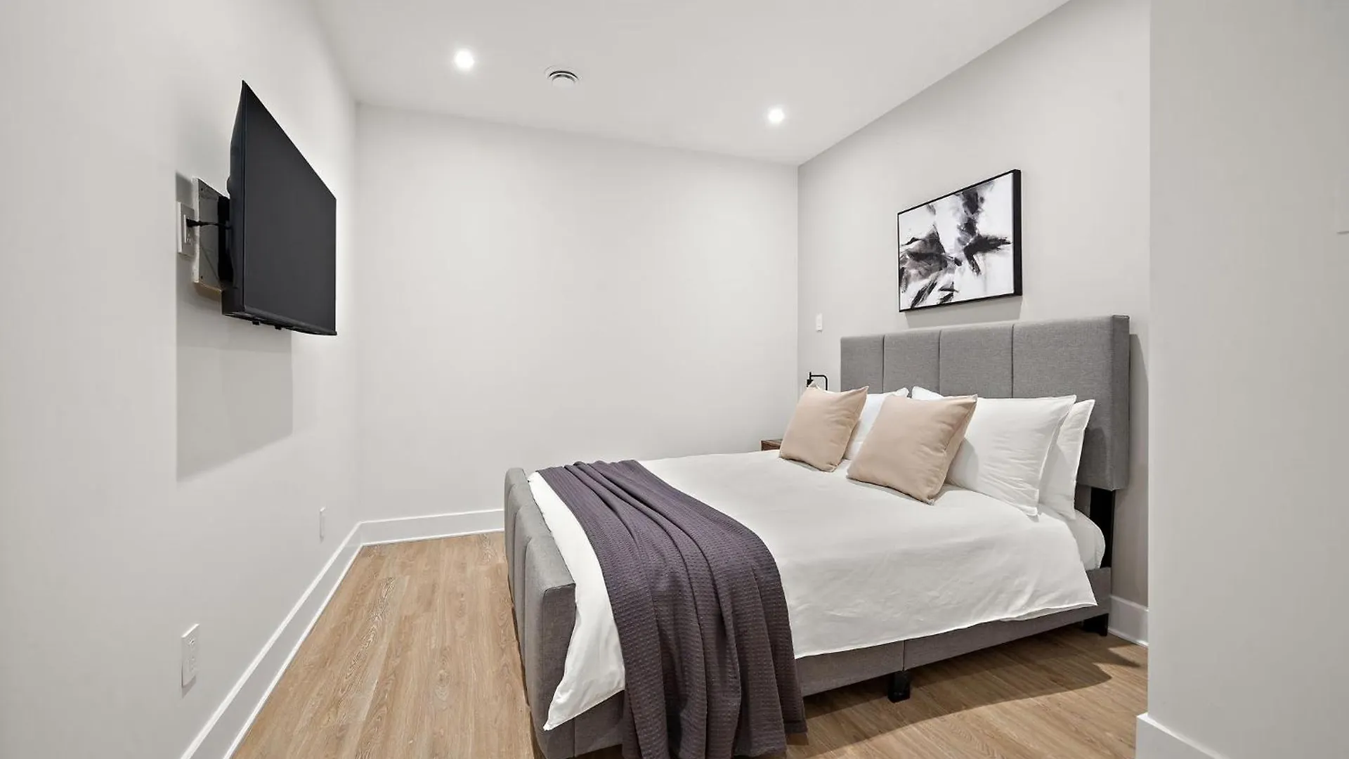 Hotel 511 Place D'Armes Luxury Apartments Montreal 0*,